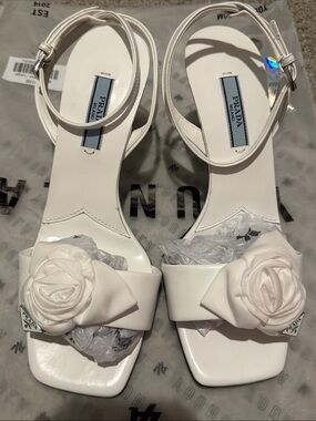 Prada Calzature Donna White Floral Rosette Ankle-Strap Heels 36